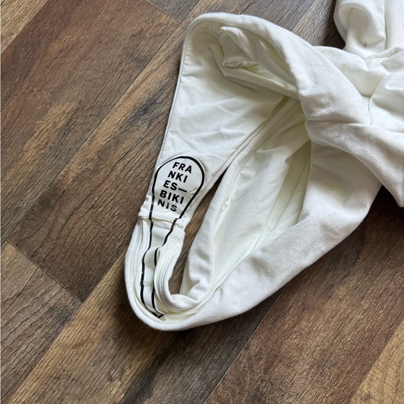 NWT Frankie’s Bikinis x Pamela Anderson One Piece - Picture 3 of 5